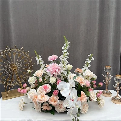 Flors del passadís de l'església
