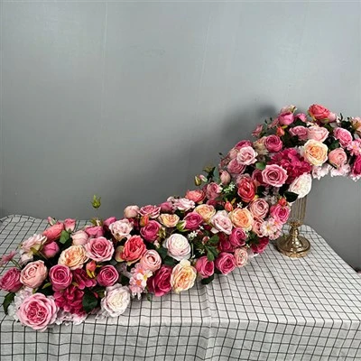 Arranjaments florals per a taules a la recepció del casament